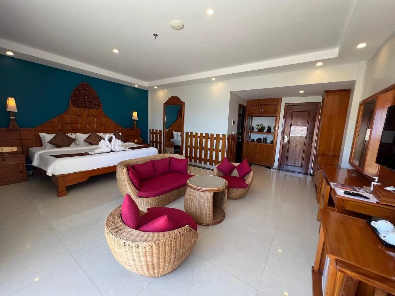 Aristocrat Residence & Hotel Sihanoukville 4*,