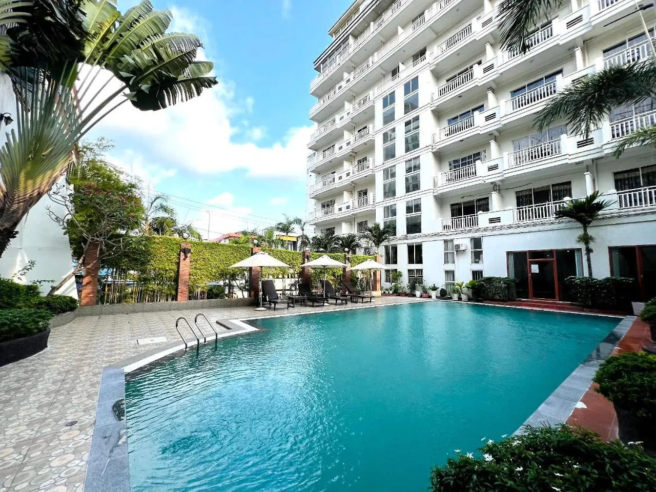 Aristocrat Residence & Hotel Sihanoukville 4*,